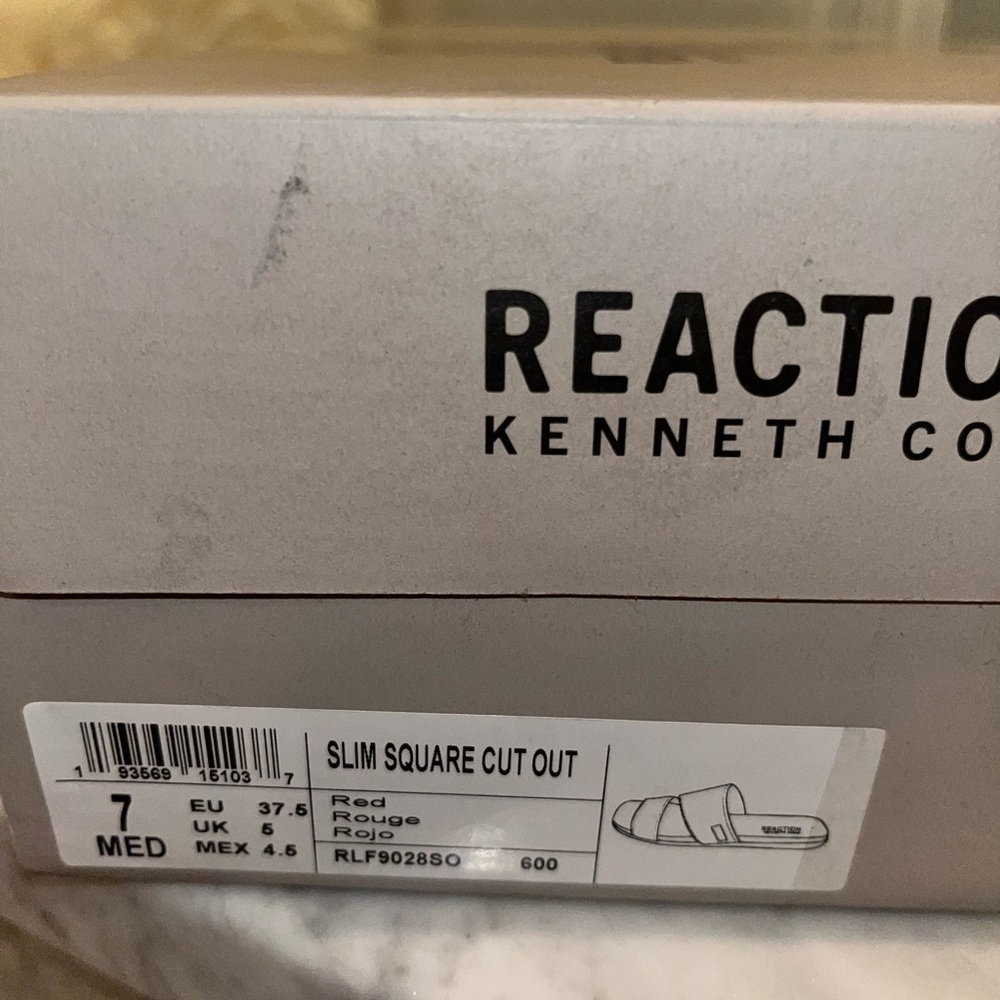 KENNETH Cole Reaction Women's Cutout Flat Red Sandals Size  7 - Picture 8 of 8